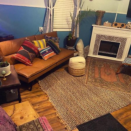 Апартаменты Boho-Chic Retreat - Unit 3 Блумингтон Экстерьер фото