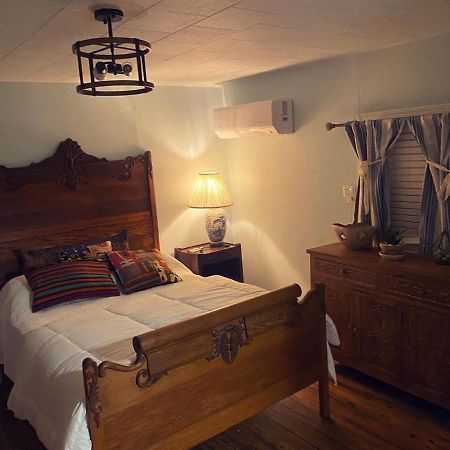 Апартаменты Boho-Chic Retreat - Unit 3 Блумингтон Экстерьер фото