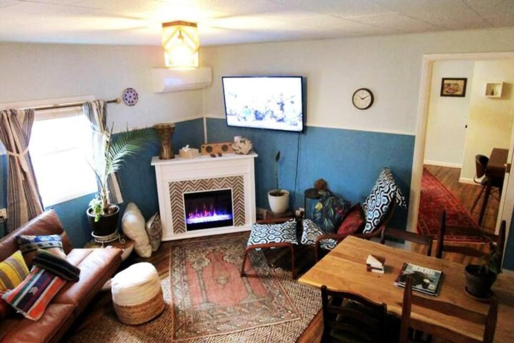 Апартаменты Boho-Chic Retreat - Unit 3 Блумингтон Экстерьер фото