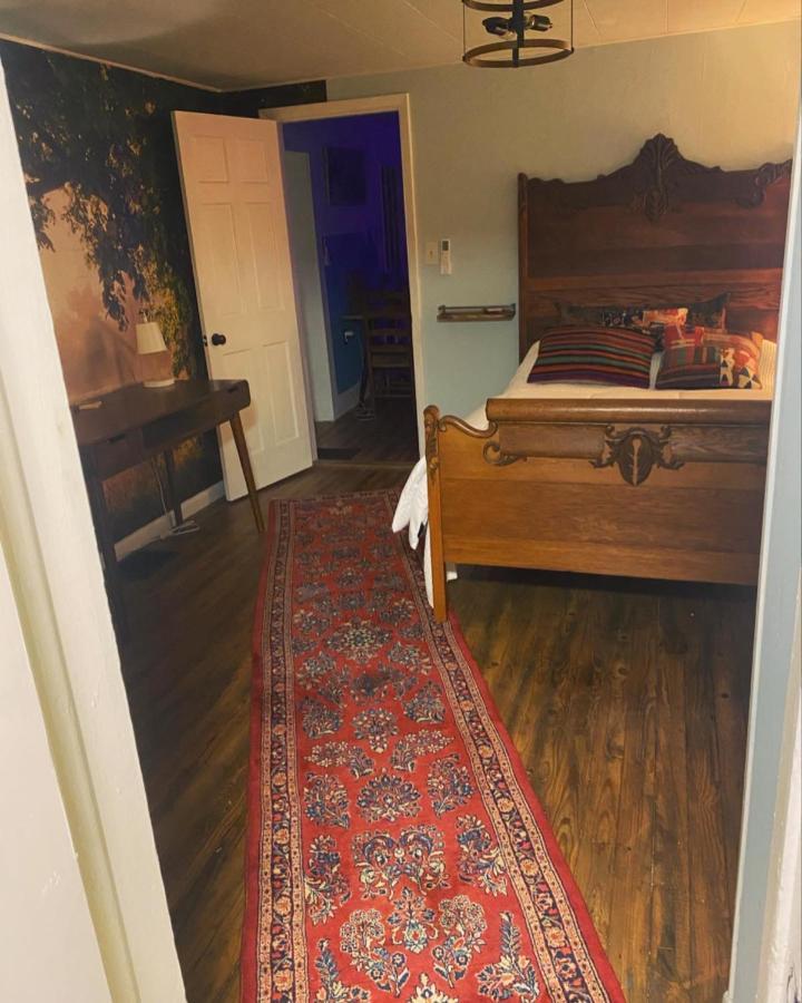 Апартаменты Boho-Chic Retreat - Unit 3 Блумингтон Экстерьер фото