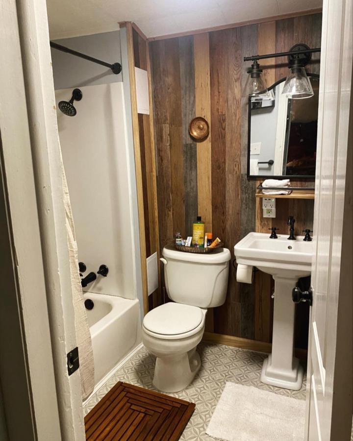 Апартаменты Boho-Chic Retreat - Unit 3 Блумингтон Экстерьер фото