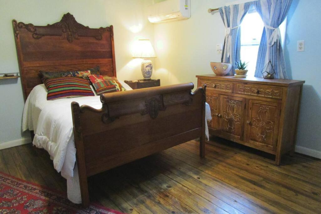 Апартаменты Boho-Chic Retreat - Unit 3 Блумингтон Экстерьер фото