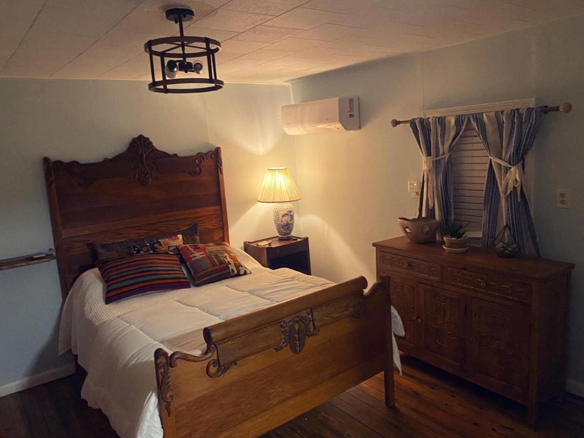 Апартаменты Boho-Chic Retreat - Unit 3 Блумингтон Экстерьер фото
